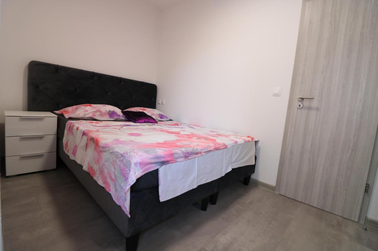 Klaudia Apartment Pula Luaran gambar