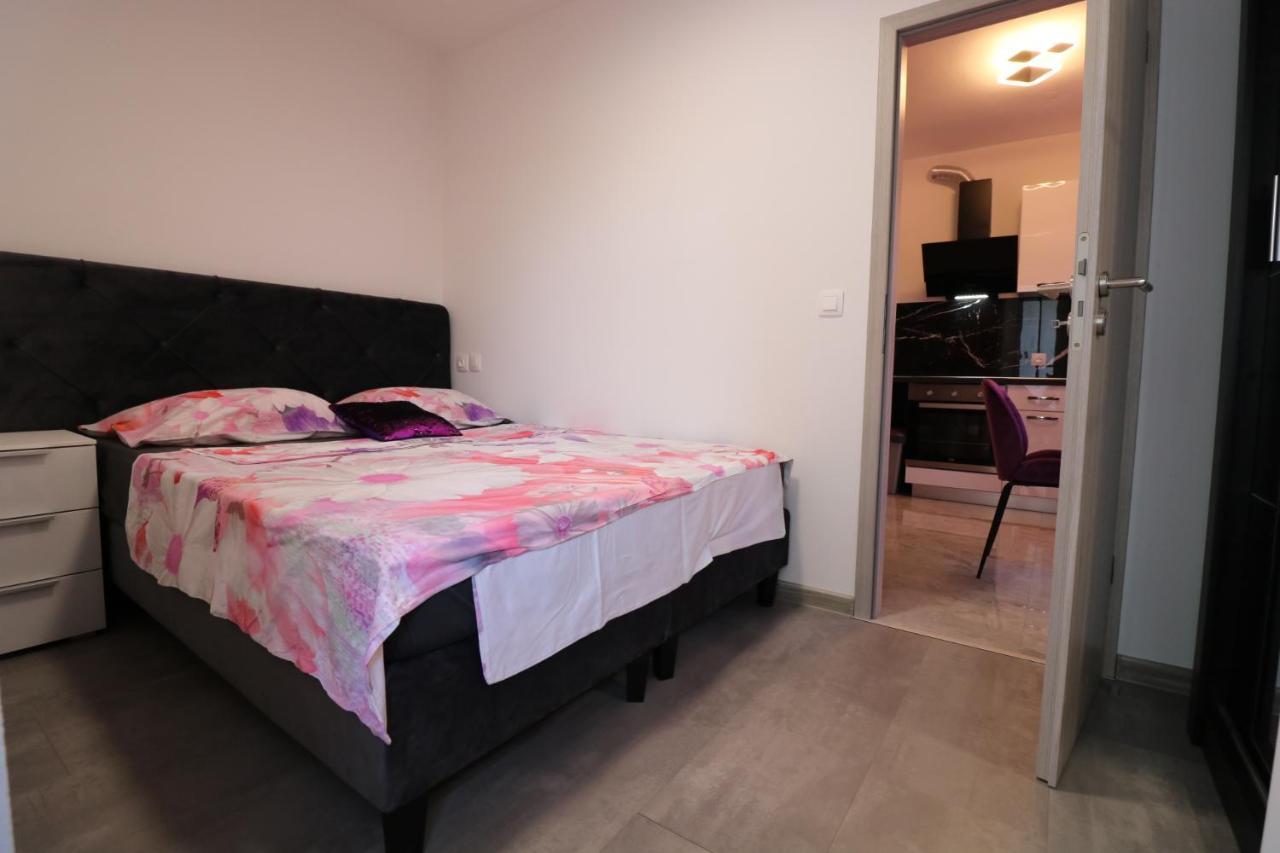 Klaudia Apartment Pula Luaran gambar