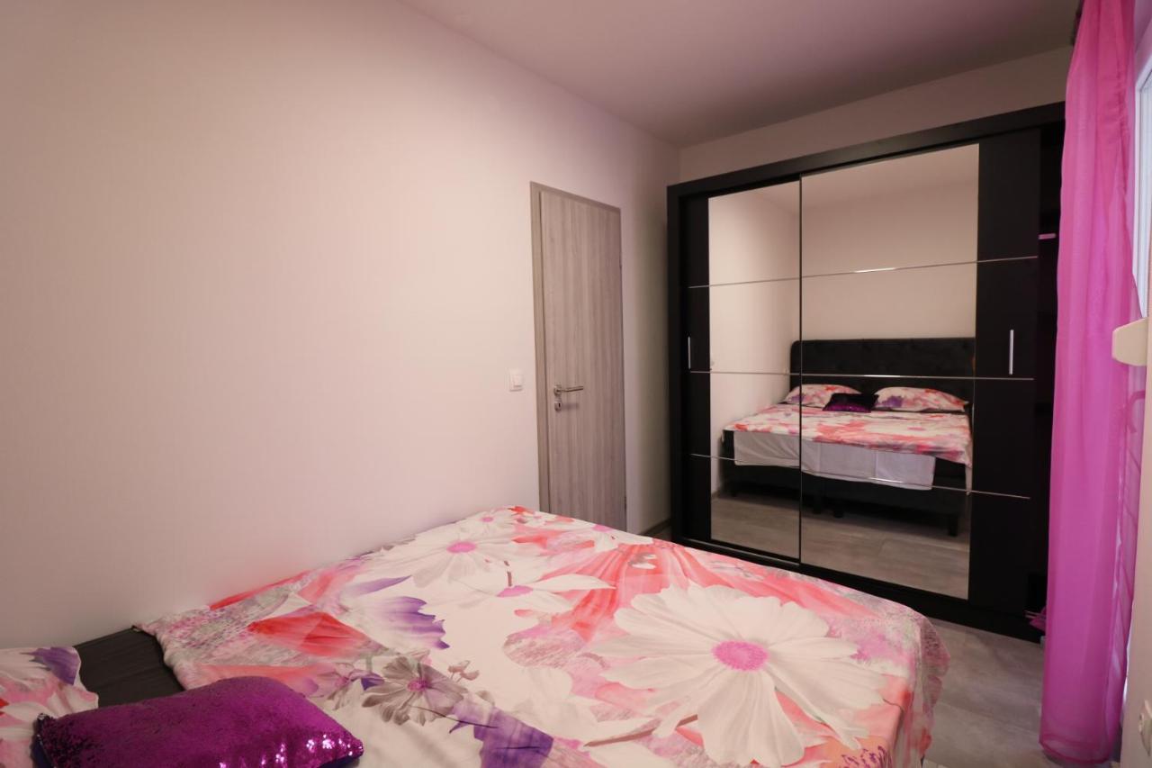 Klaudia Apartment Pula Luaran gambar